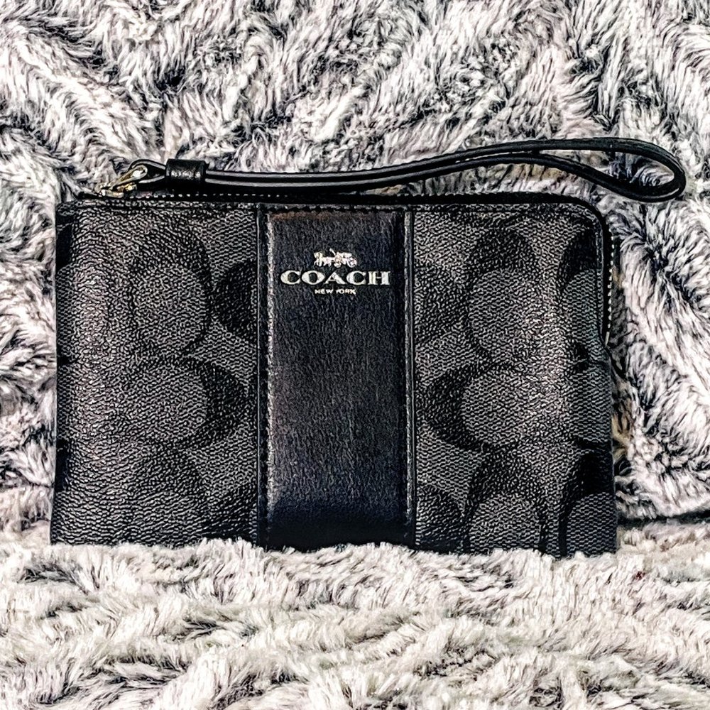 NWOT - COACH SILVER/BLACK SMOKE CORNER ZIP WRISTLET (F58035)